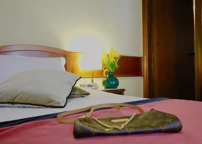Hotel Domus Teatro Di Pompeo 4*