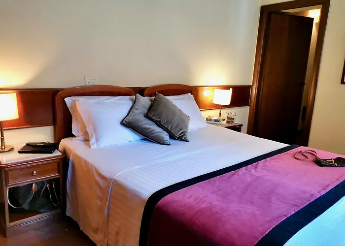 Domus Teatro Di Pompeo Hotel