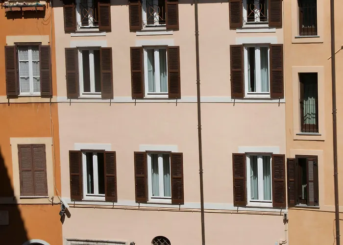 Domus Teatro Di Pompeo Hotel 4*