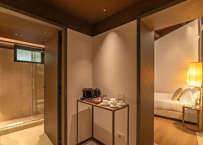 Hotel Domus Teatro Di Pompeo 4*