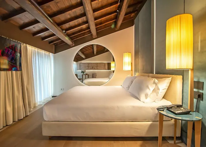 Hotel Domus Teatro Di Pompeo 4*