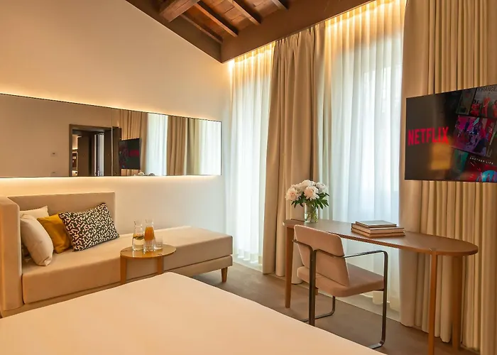 Domus Teatro Di Pompeo Hotel 4*