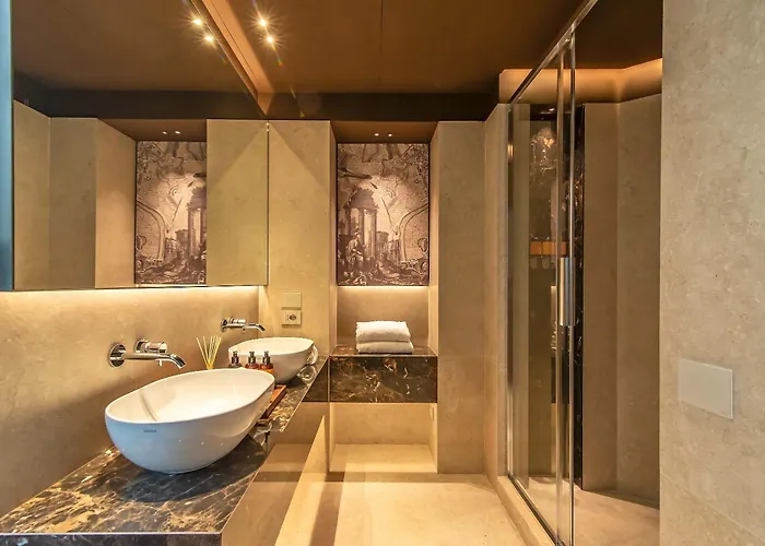 Domus Teatro Di Pompeo Hotel 4*